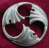 familycrest brooch with Ginkgo (photo Cor Kwant)