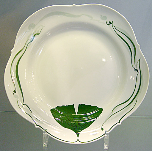 Meissen porcelain plate with Ginkgo design (photo Cor Kwant)