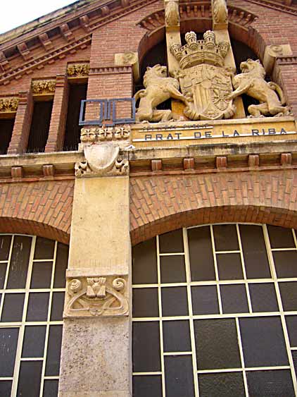 facade Escoles Prat de la Riba, Reus (photo Cor Kwant)